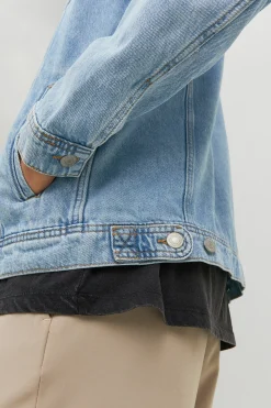 Chaqueta vaquera corta