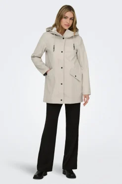 Chubasquero con capucha