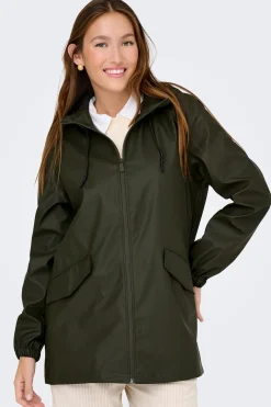 Chubasquero con capucha