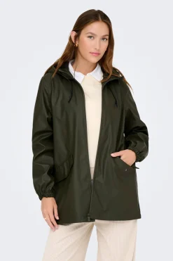 Chubasquero con capucha