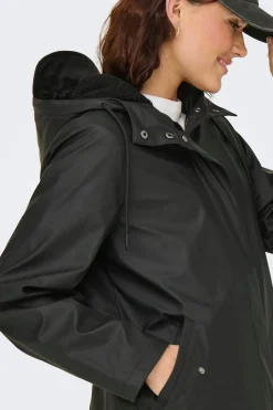 Chubasquero largo con capucha