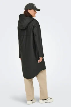 Chubasquero largo con capucha