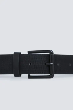 Cintur&oacute;n efecto piel hebilla met&aacute;lica