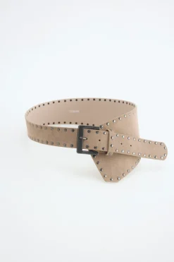 Cinturón irregular tachas