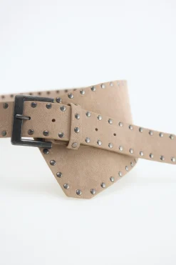 Cintur&oacute;n irregular tachas