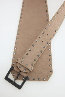 Cintur&oacute;n irregular tachas