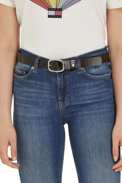 Cintur&oacute;n Tommy Jeans negro con hebilla met&aacute;lica