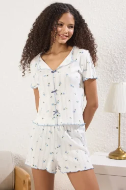 Conjunto de pijama corto floral lazos