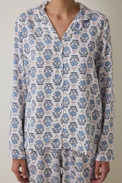 Conjunto de pijama de manga larga con estampado de flores azules