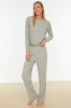 Conjunto pijama canal&eacute; gris