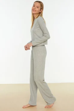Conjunto pijama canal&eacute; gris