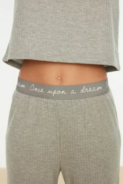 Conjunto pijama canal&eacute; gris