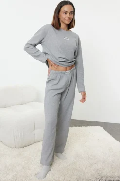 Conjunto pijama felpa gris