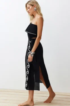 Conjunto top asim&eacute;trico y falda