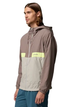 Cortavientos con capucha