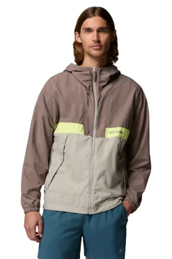 Cortavientos con capucha