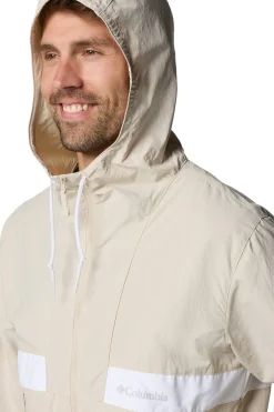 Cortavientos con capucha