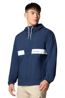 Cortavientos con capucha