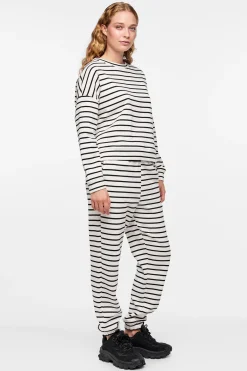 Cotton sweatshirt with striped print. Closed collar and long sleeves. Soft texture.