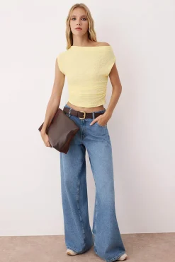 Crop top manga corta