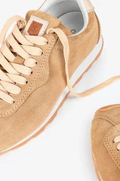 Deportivo se&ntilde;ora Kira Serraje