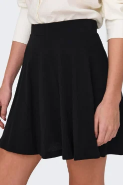 Falda corta con vuelo