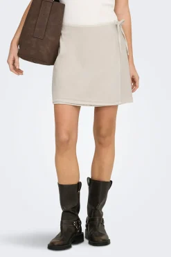 Falda corta cruzada