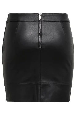 Falda corta de polipiel