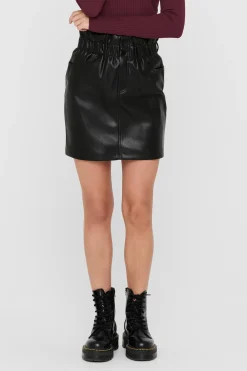Falda corta polipiel