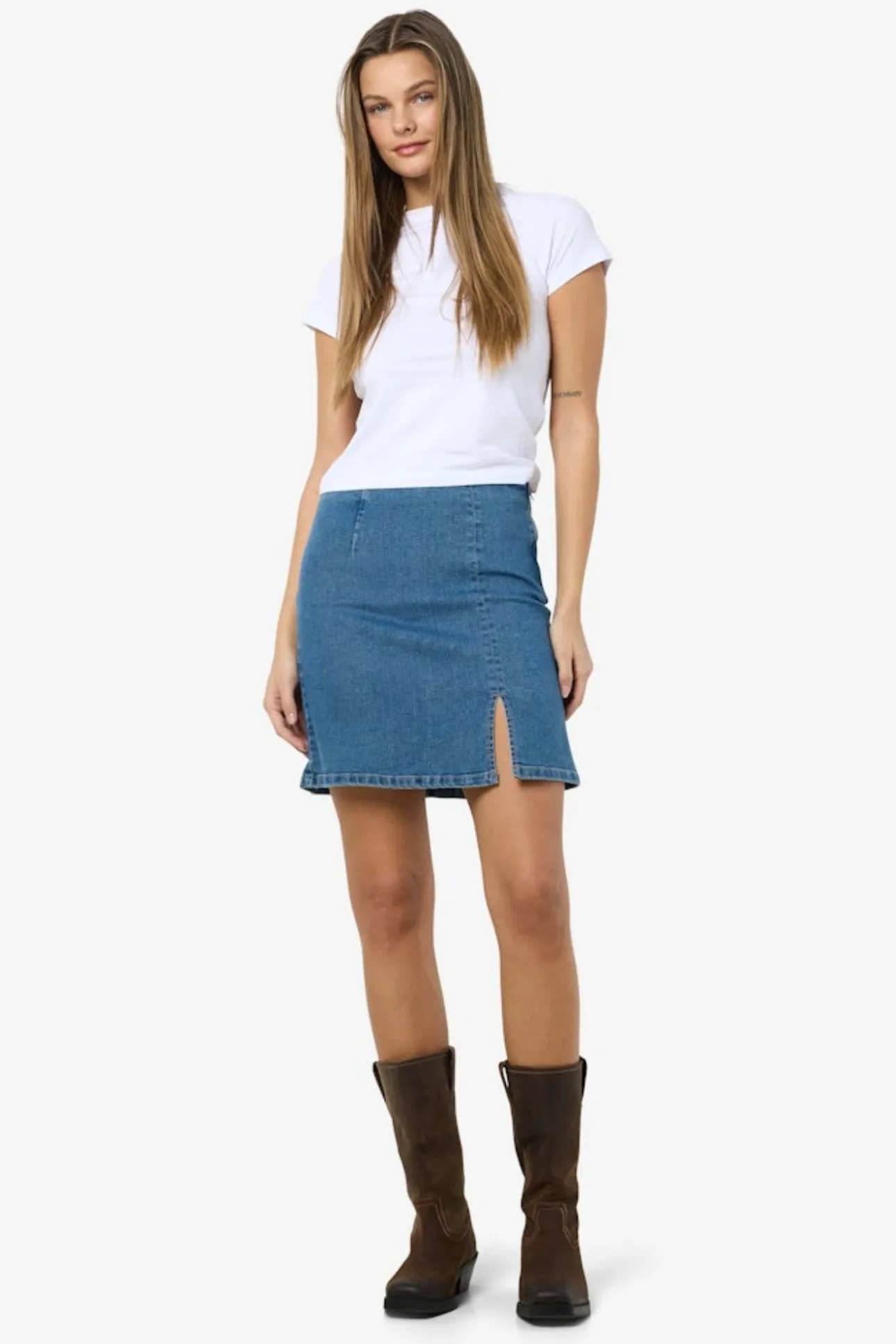 Falda corta vaquera con abertura lateral