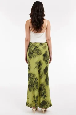 Falda larga estampada.