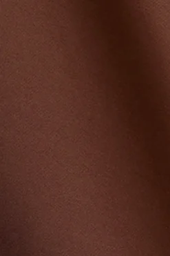 Falda midi de corte regular con cintura est&aacute;ndar