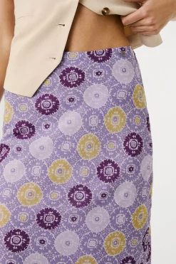Falda midi fluida con estampado.