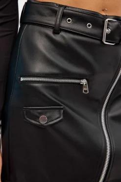 Falda Mini Efecto Piel Con