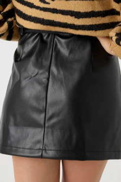 Falda Mini Efecto Piel Con