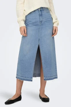 Falda vaquera larga con apertura frontal