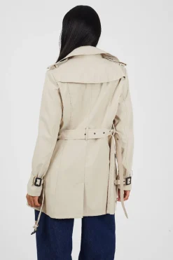 Gabardina con cintur&oacute;n y botones