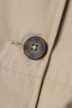 Gabardina con cintur&oacute;n