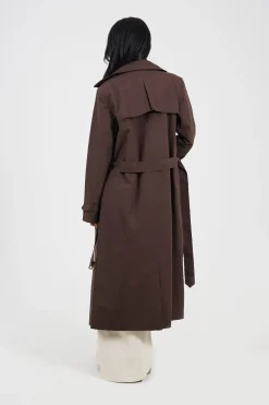 Gabardina larga con cintur&oacute;n