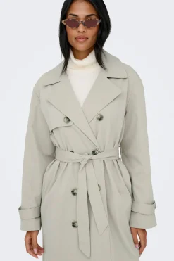Gabardina larga con cintur&oacute;n