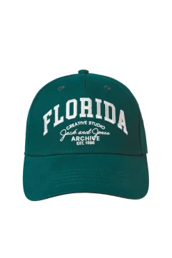 Gorra algod&oacute;n con texto bordado