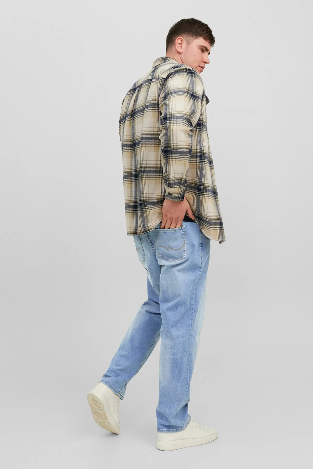 Jeans corte recto cinco bolsillos