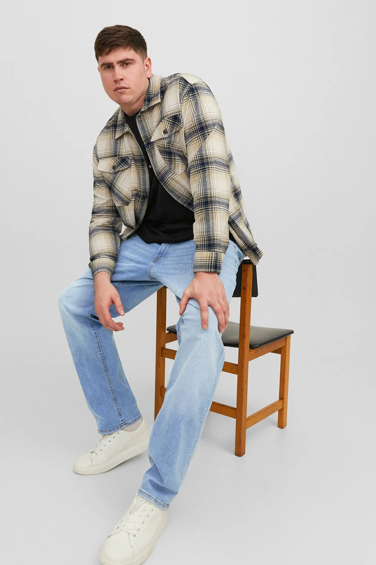 Jeans corte recto cinco bolsillos