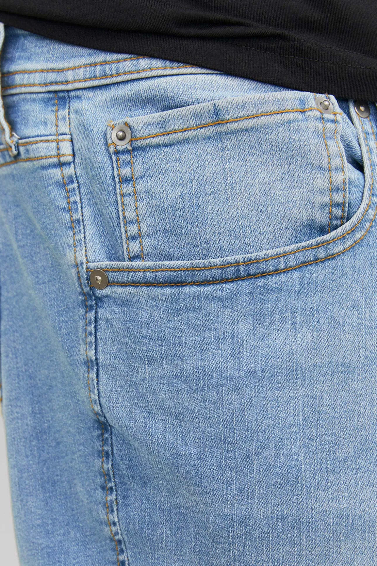 Jeans corte recto cinco bolsillos