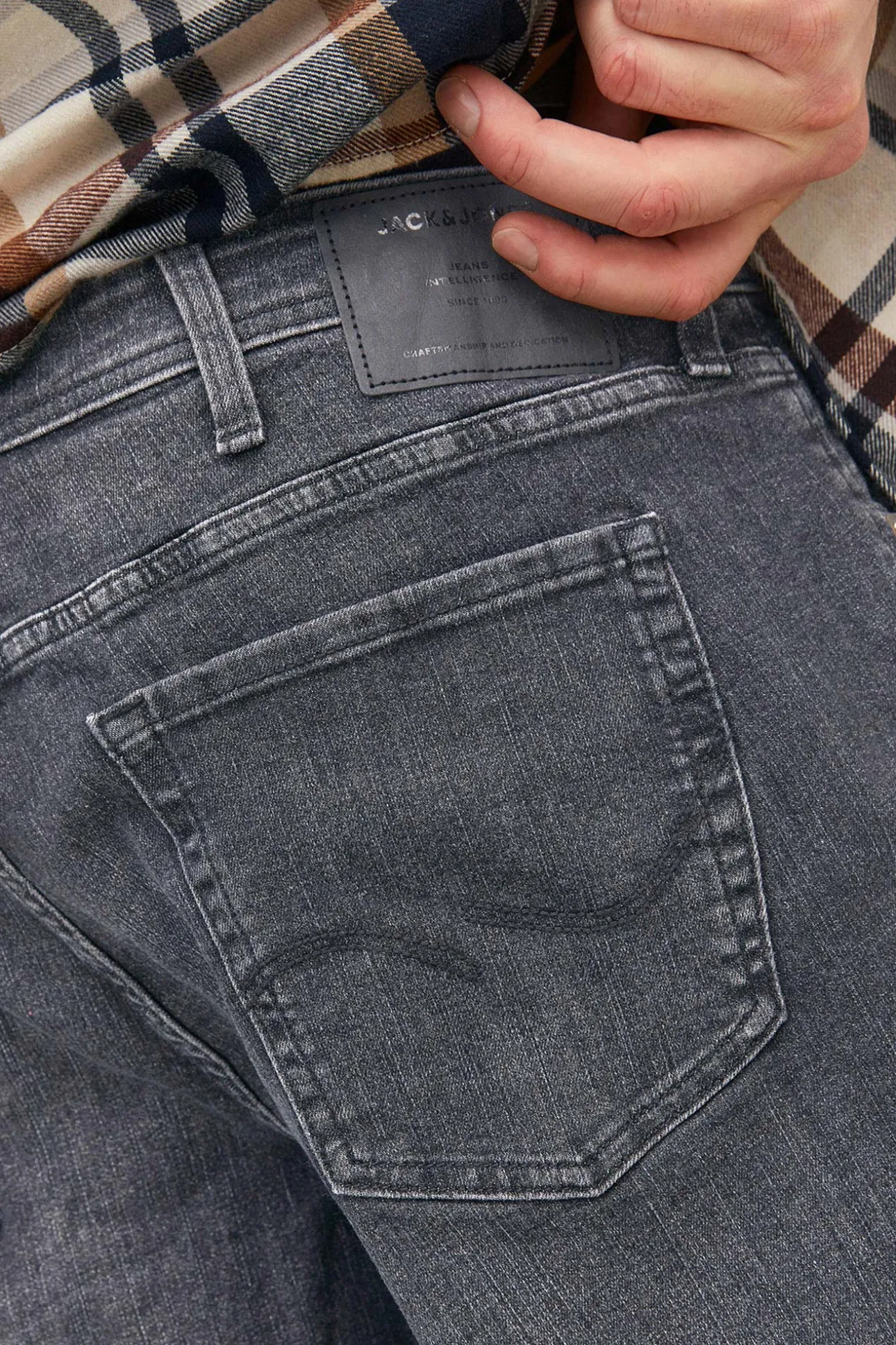 Jeans corte recto cinco bolsillos