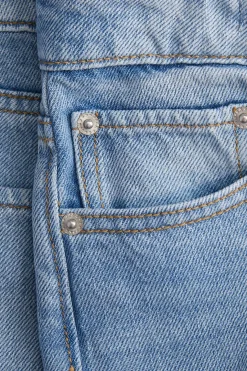 Jeans cropped tiro alto lavado