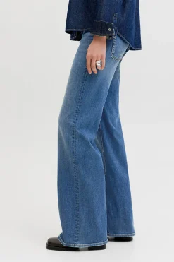 Jeans flared tiro medio