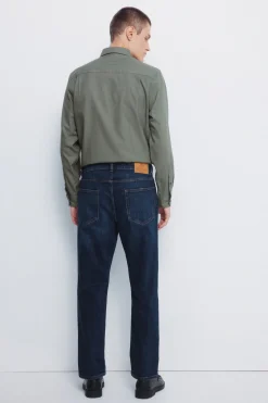 Jeans lavado oscuro straight fit