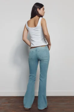 Jeans Low Flare de talle medio