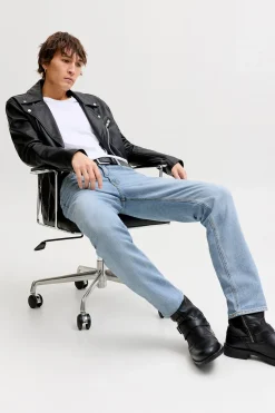 Jeans regular tiro medio lavado